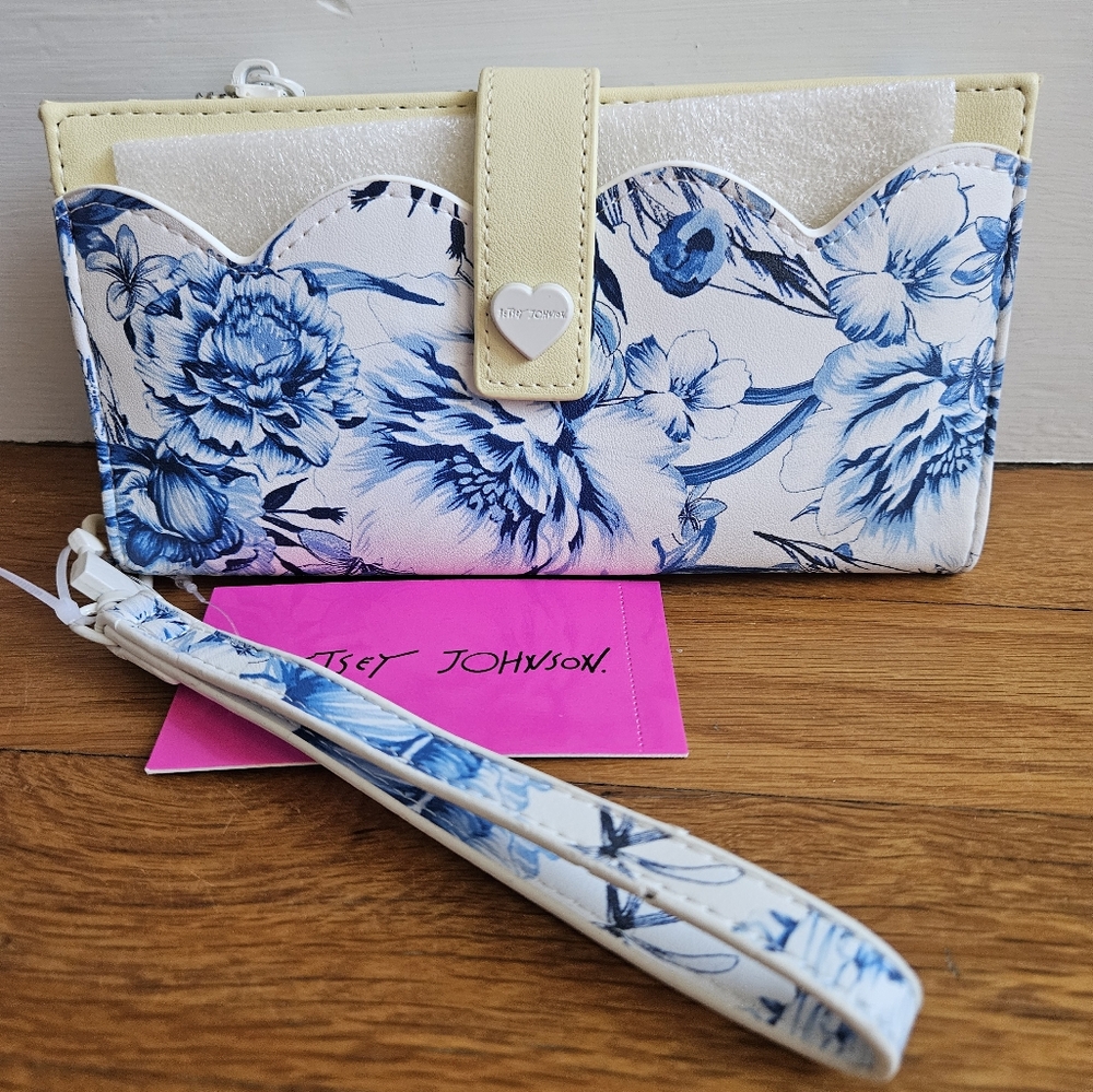 Betsey Johnson XOPIXIE Wristlet Wallet